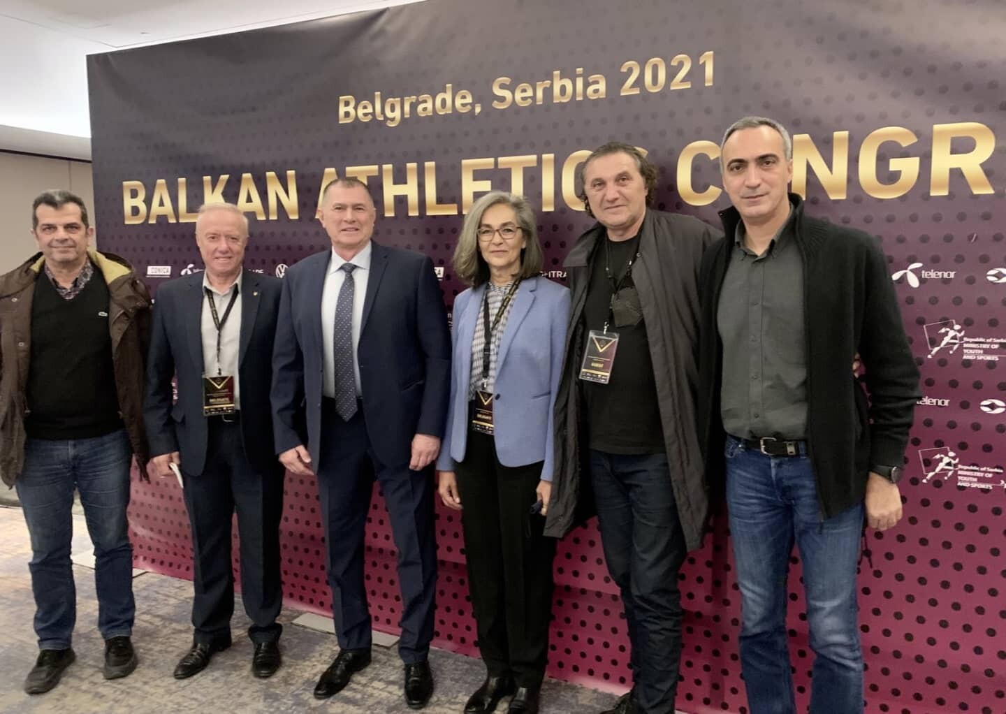 Ο πρόεδρος της ΕΑ Ντόμπτι Καραμαρίνοφ με την πρόεδρο του ΣΕΓΑΣ, Σοφία Σακοράφα και τα υπόλοιπα μέλη της αποστολής στο Βελιγράδι